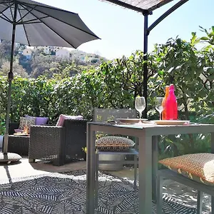 https://charmant-2-pieces-terrasse-entoure-de-verdure.fr-provencehotel.com