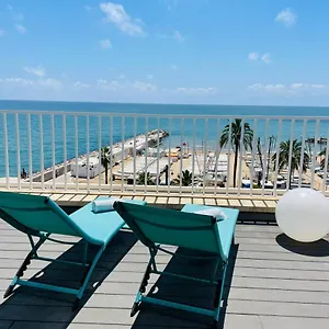 https://tico-con-fantsticas-vistas-al-mar-y-la-iglesia.catalonia-hotels.com