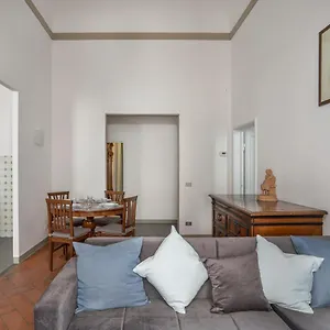 https://apartment-in-florences-heart-via-delle-seggiole.it-tuscanyhotel.com
